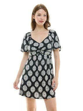 Lily Rose Juniors Twist Front Skater Mini Dress Boho Size Medium Black & White